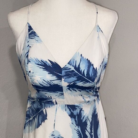NWT Lulu’s Float Sweetly Blue/White Feather Print Dress Size XS - Picture 3 of 13